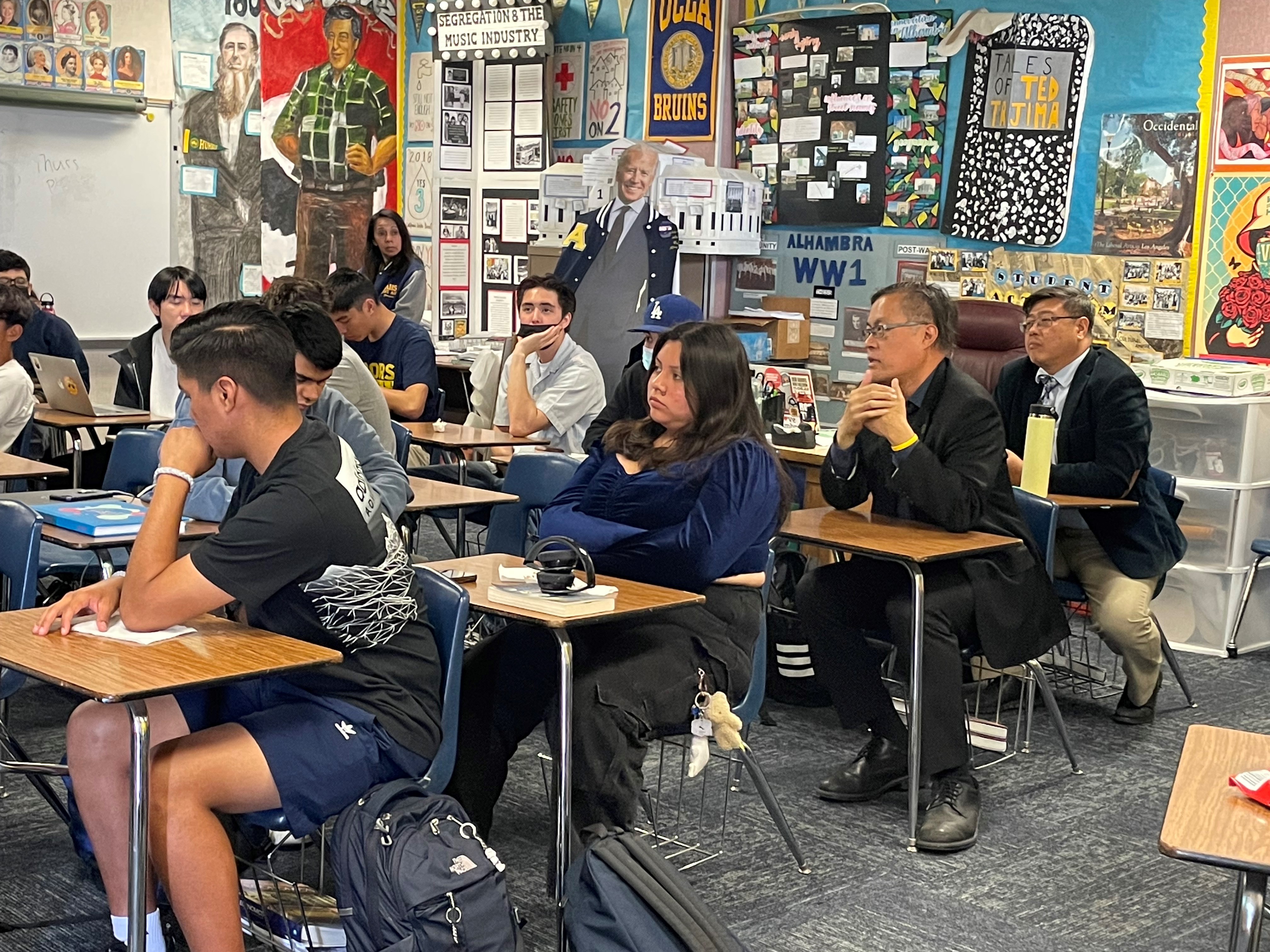 Assemblymember Fong participates in lesson