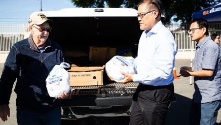 Assemblymember Fong Hosts a Turkey Distribution Event