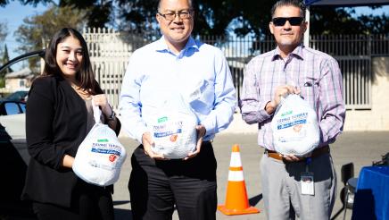 Assemblymember Fong Hosts a Turkey Distribution Event